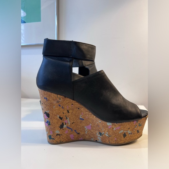 Black sandal platform, fun cork pattern wedge SIZE 8 - Picture 2 of 6